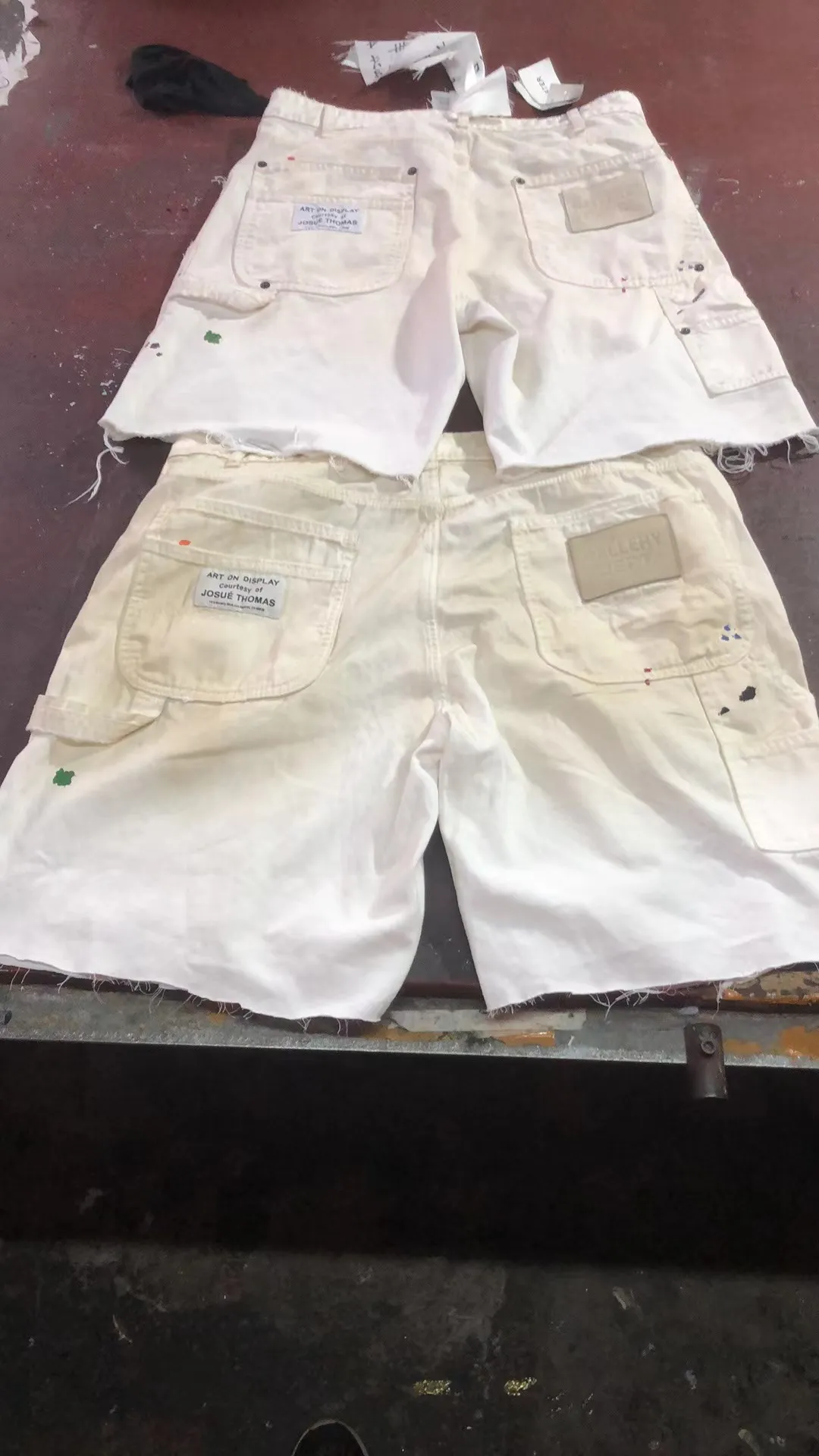 Proofing VS ZP (large goods graffiti and then heavy fermentation washing, close to the original) GALLERY DEPT. FLEA CARPENTER SHORTS splash-ink knife cut mud-dyed denim shorts, destroyed VINTAGE distressed denim shorts, distressed white S-XL, re-washed cement dyed to make old, knife cut holes and cat whiskers worn away, customized full set of accessories with logo, pure hand-made acrylic splash graffiti